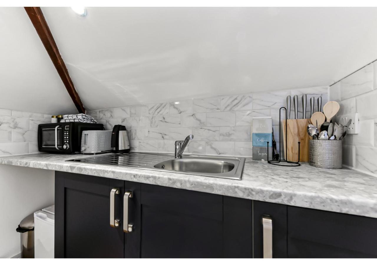 Апартаменты Sleek And Modern Studio With Minimalist Vibe Челмсфорд Экстерьер фото